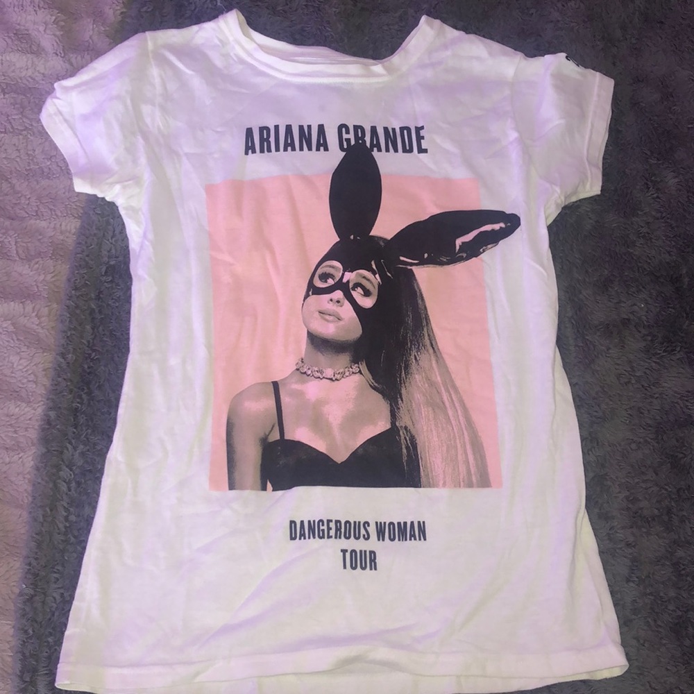 DANGEROUS WOMAN TEE
